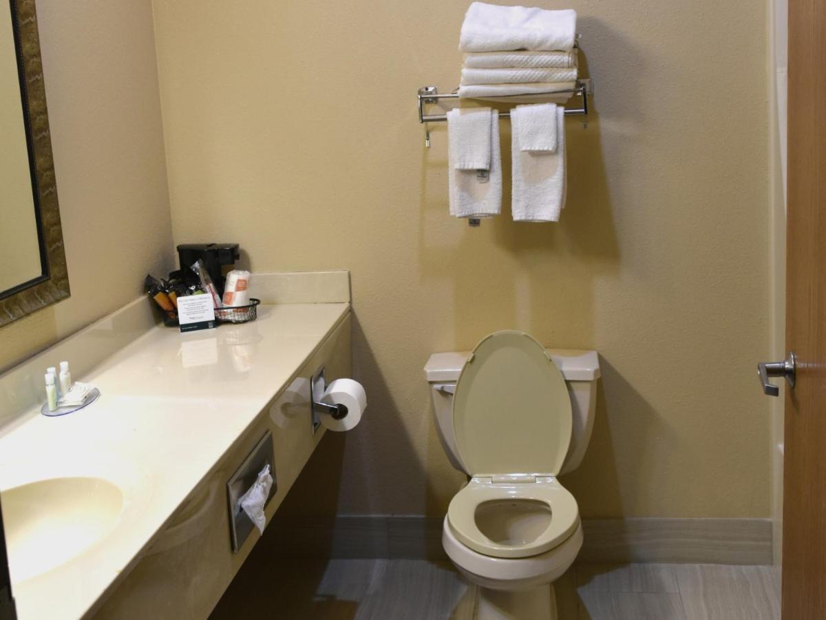 Quality Inn & Suites Brooks Louisville South Kültér fotó