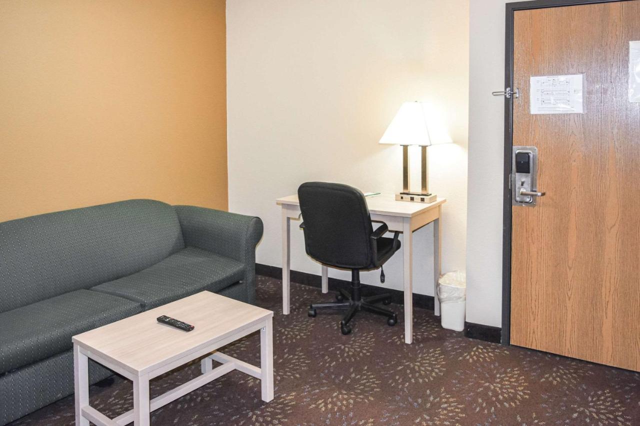 Quality Inn & Suites Brooks Louisville South Kültér fotó