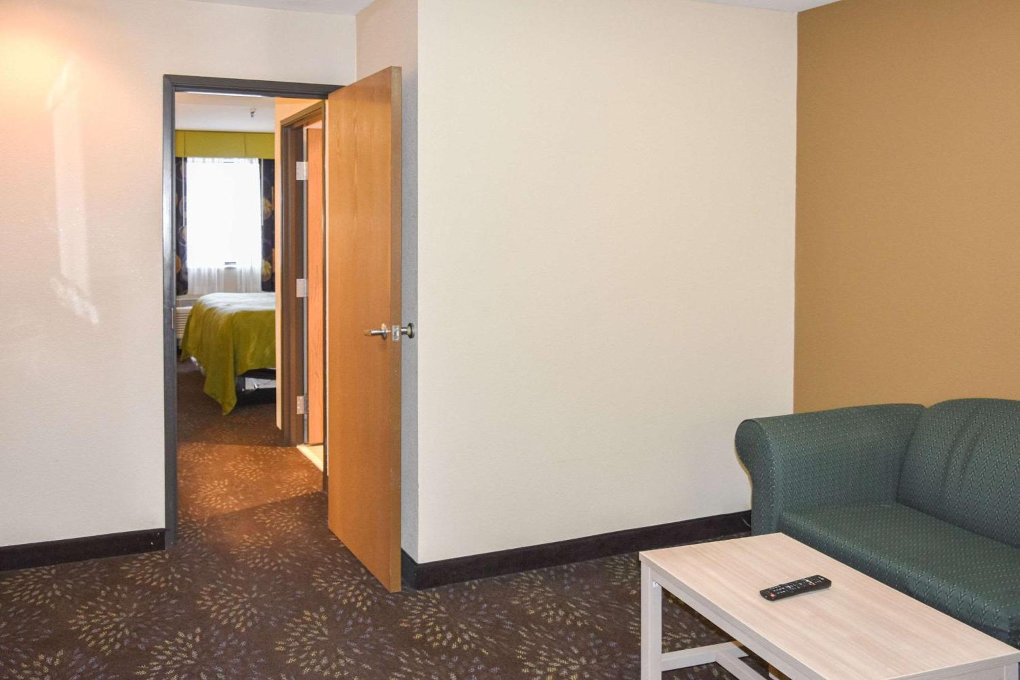 Quality Inn & Suites Brooks Louisville South Kültér fotó