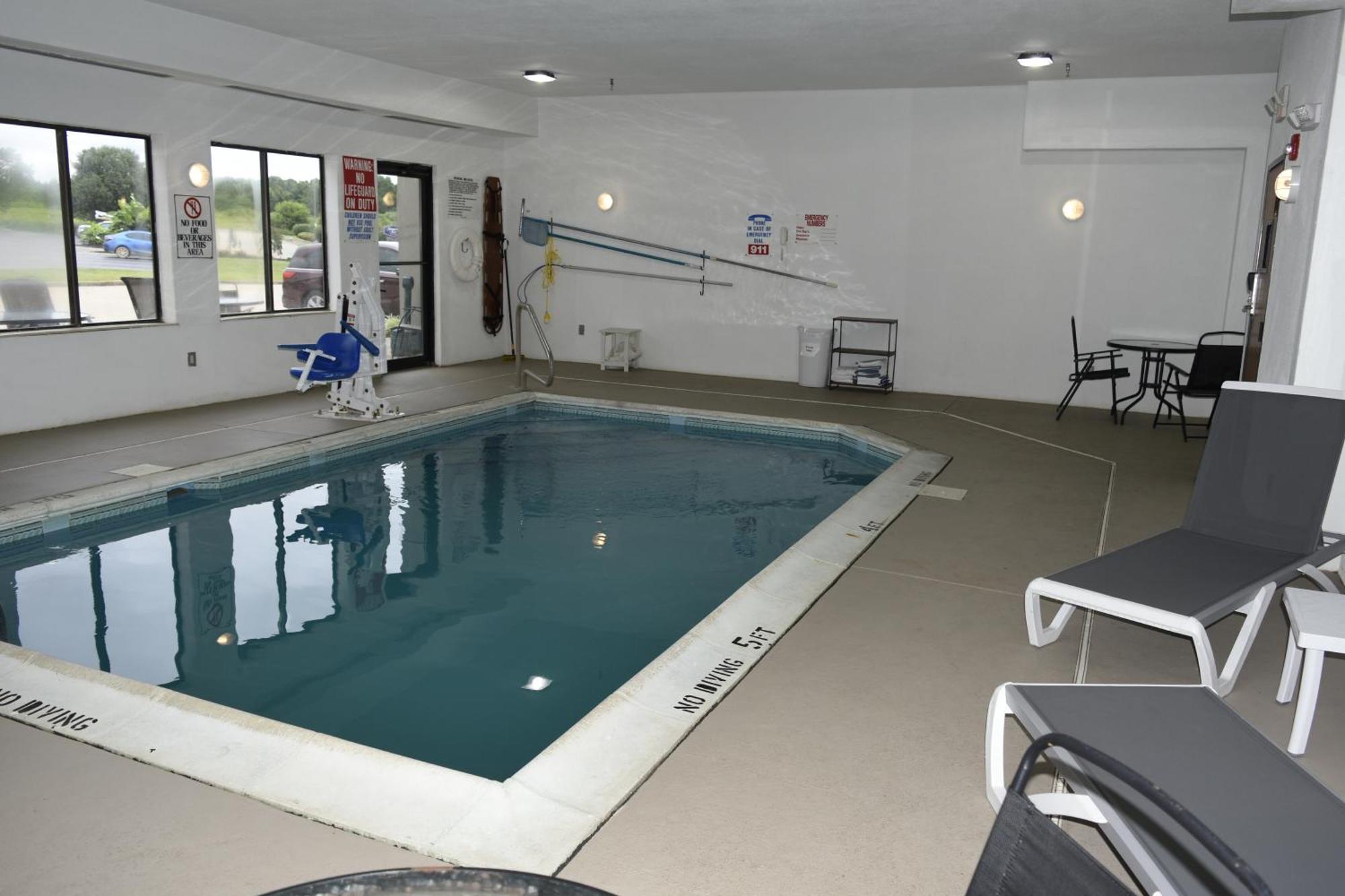 Quality Inn & Suites Brooks Louisville South Kültér fotó